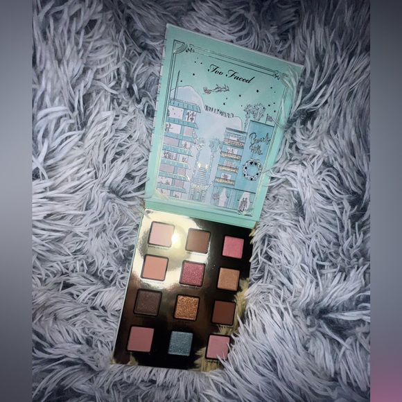 Too Faced Eyeshadow Pallet - Picture 2 of 3